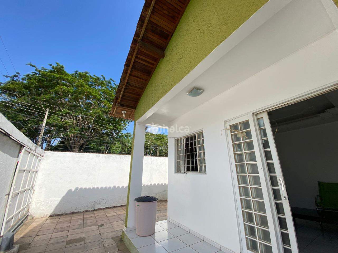 Casa à venda com 4 quartos, 187m² - Foto 2