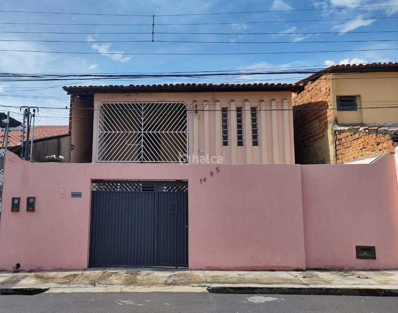 Casa à venda com 6 quartos, 157m² - Foto 1