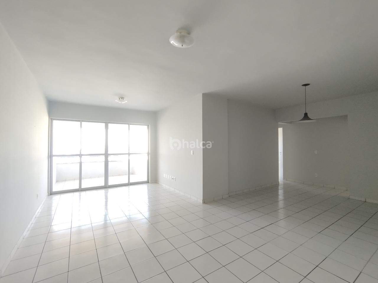 Apartamento para alugar com 3 quartos, 135m² - Foto 2