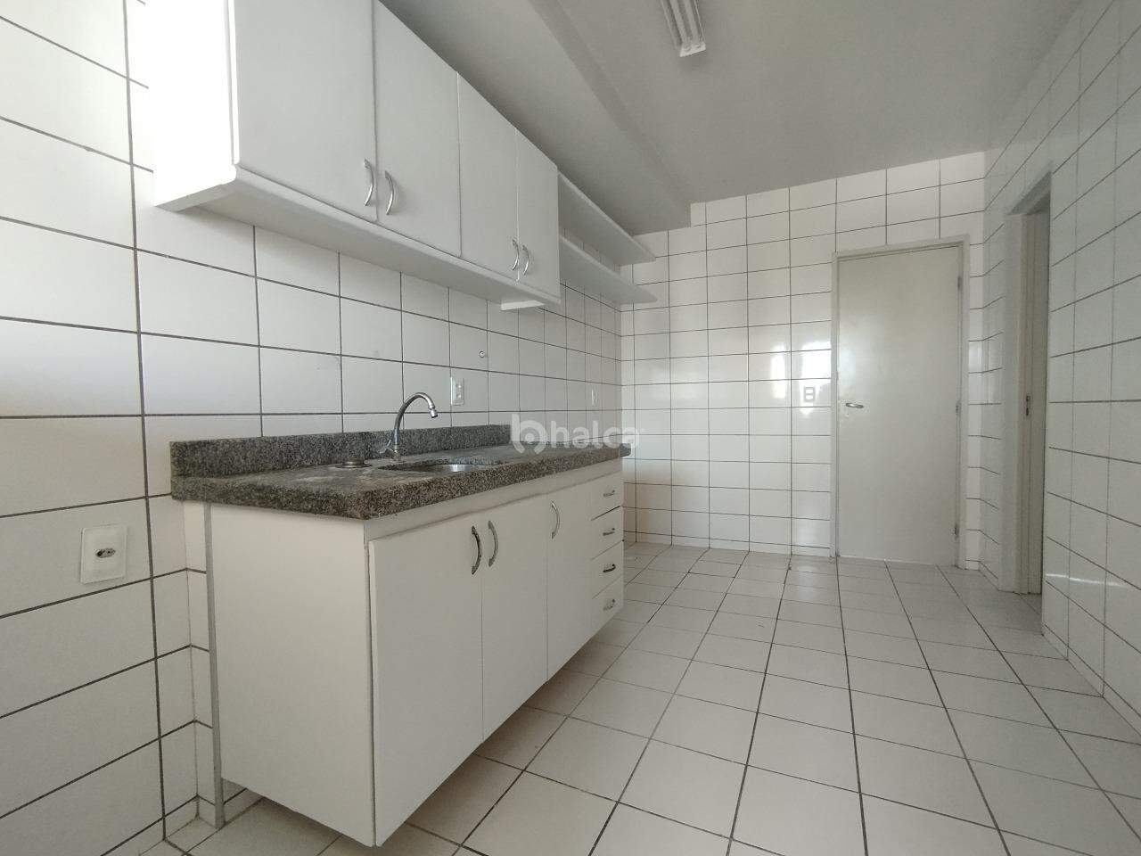 Apartamento para alugar com 3 quartos, 135m² - Foto 7