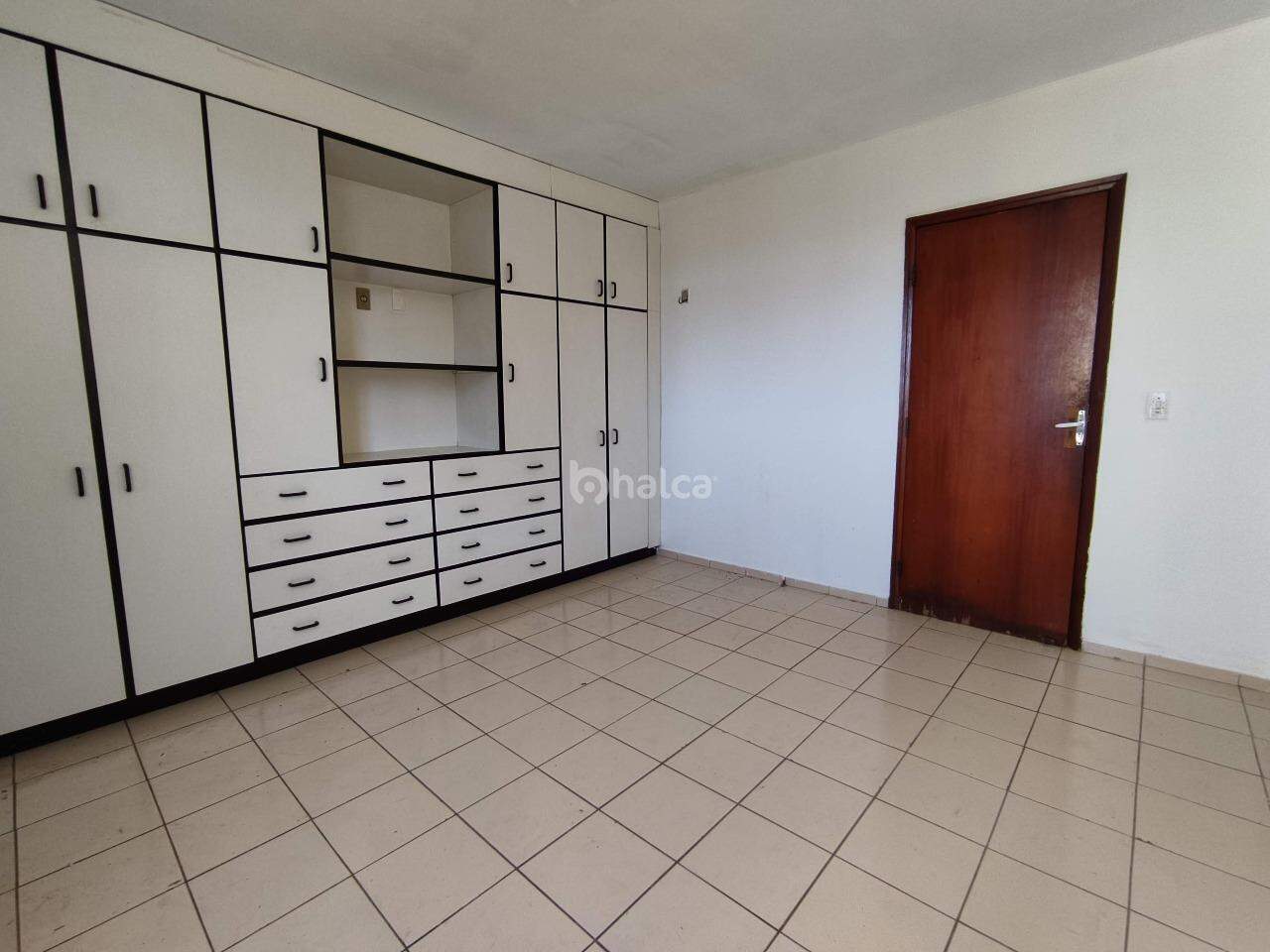 Apartamento para alugar com 3 quartos, 101m² - Foto 10