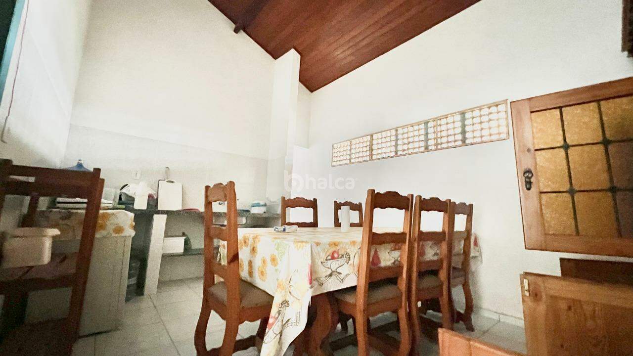 Casa à venda com 4 quartos, 120m² - Foto 13