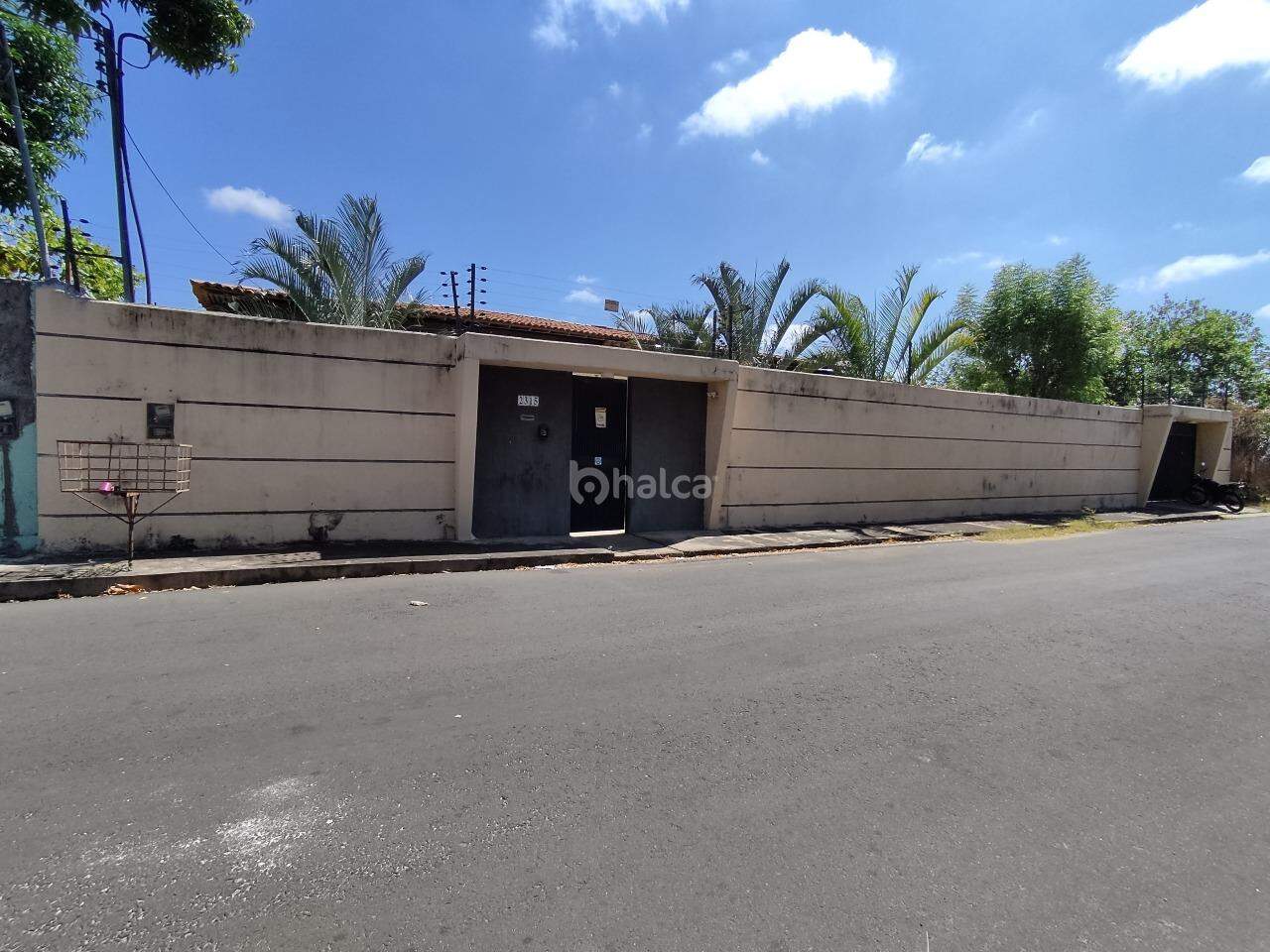 Casa para alugar com 3 quartos, 430m² - Foto 1