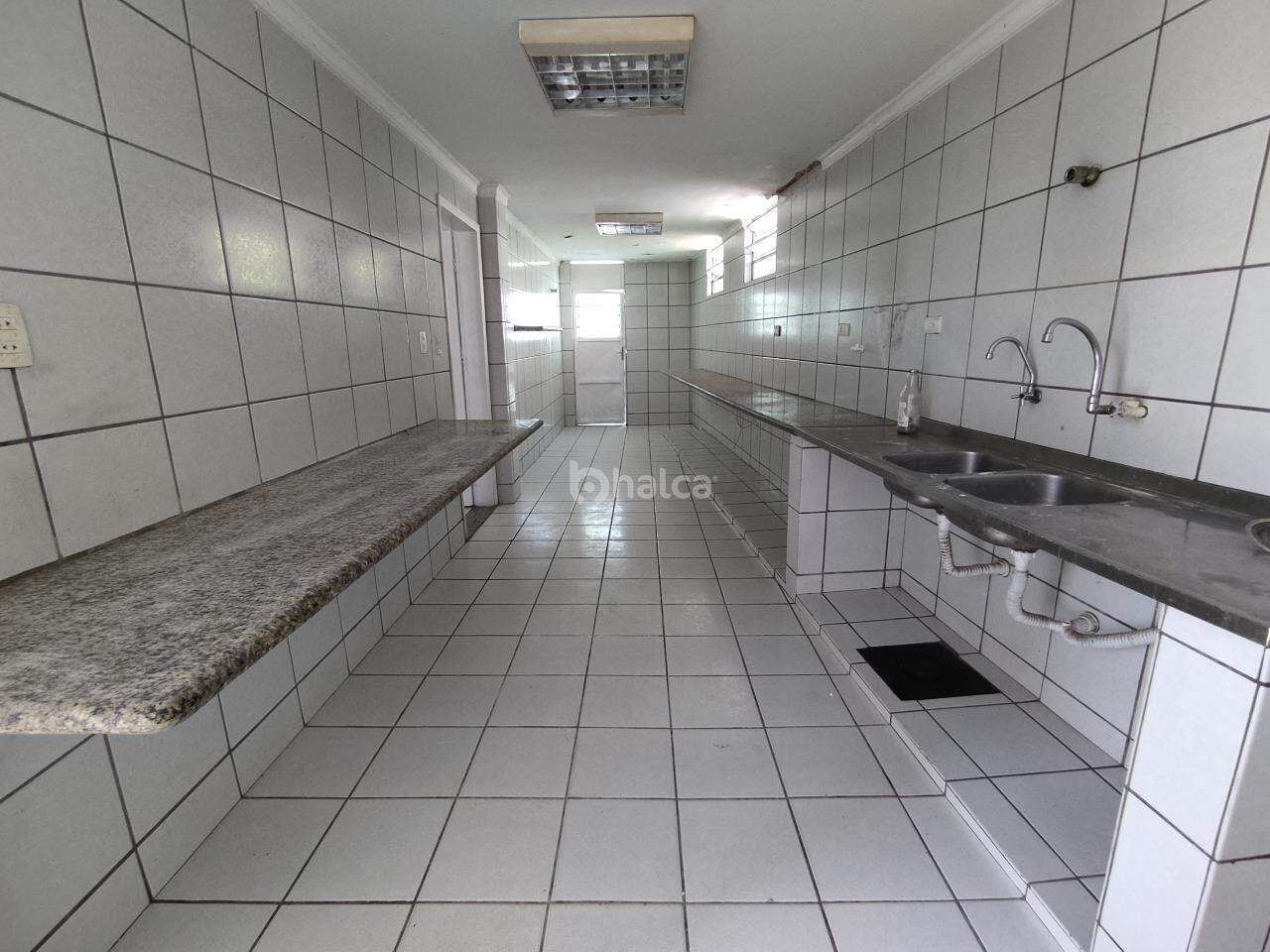 Casa para alugar com 3 quartos, 430m² - Foto 22