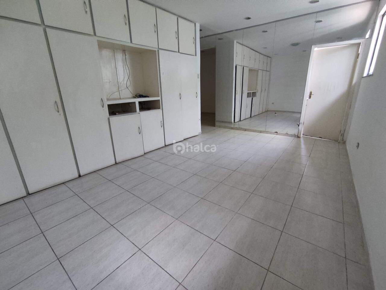 Casa para alugar com 3 quartos, 430m² - Foto 8