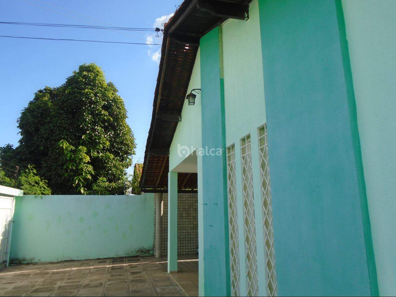 Casa à venda com 6 quartos, 198m² - Foto 2