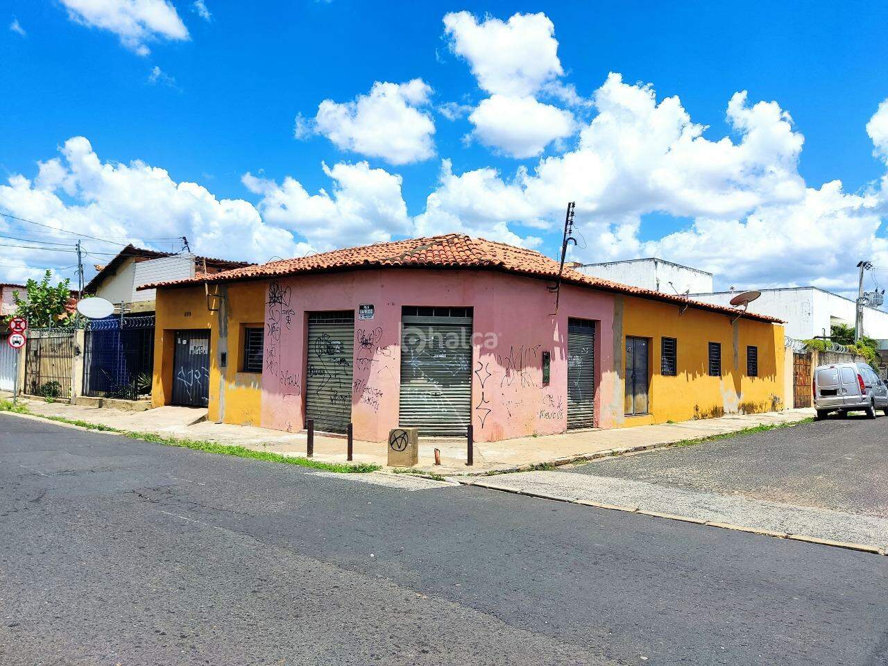 Casa à venda com 5 quartos, 200m² - Foto 1