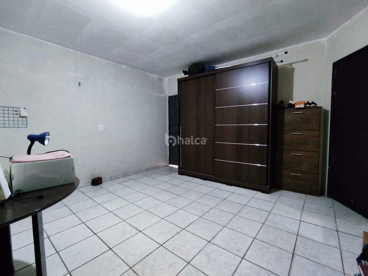 Casa à venda com 5 quartos, 200m² - Foto 4