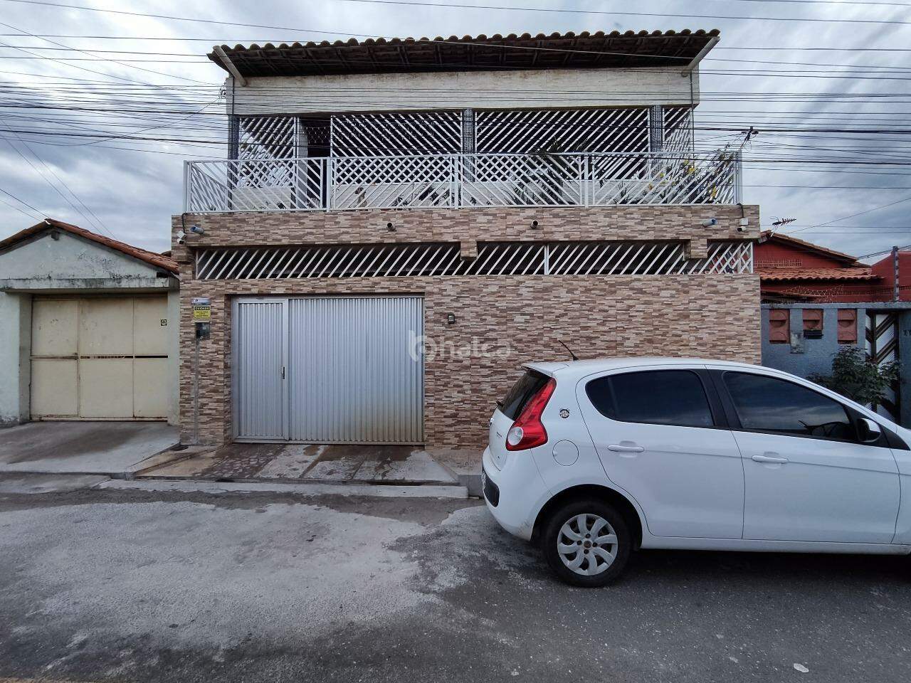 Casa à venda com 6 quartos, 270m² - Foto 1