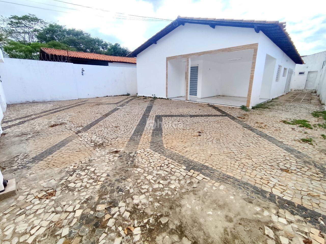 Casa para alugar com 3 quartos, 195m² - Foto 2