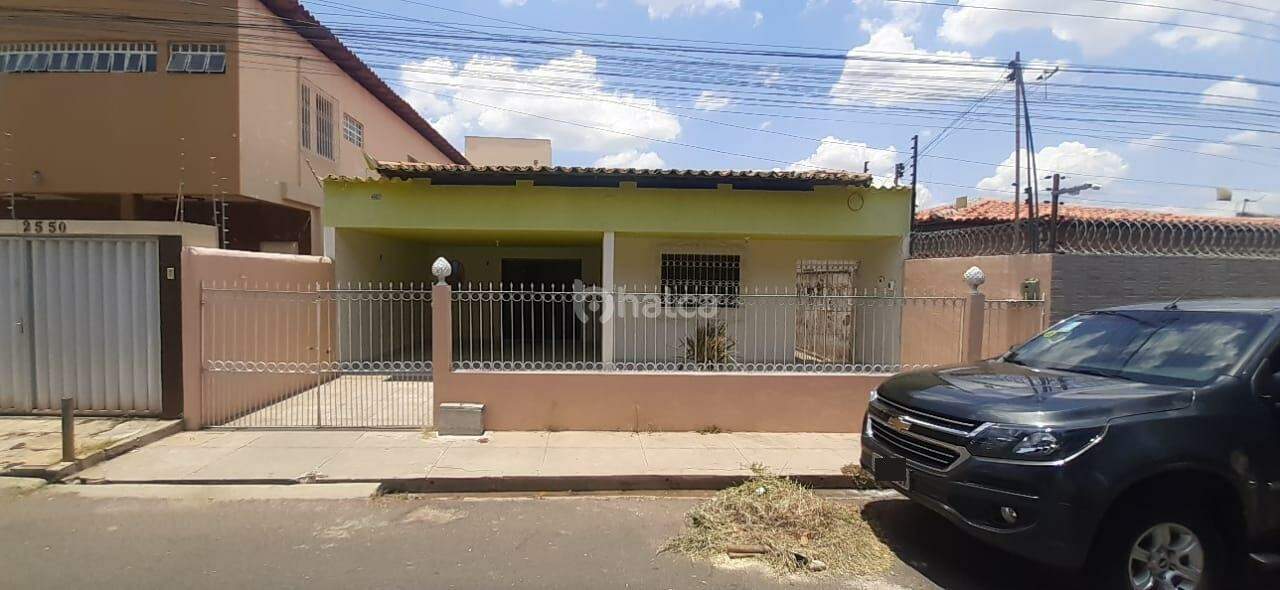 Casa à venda com 4 quartos, 190m² - Foto 1