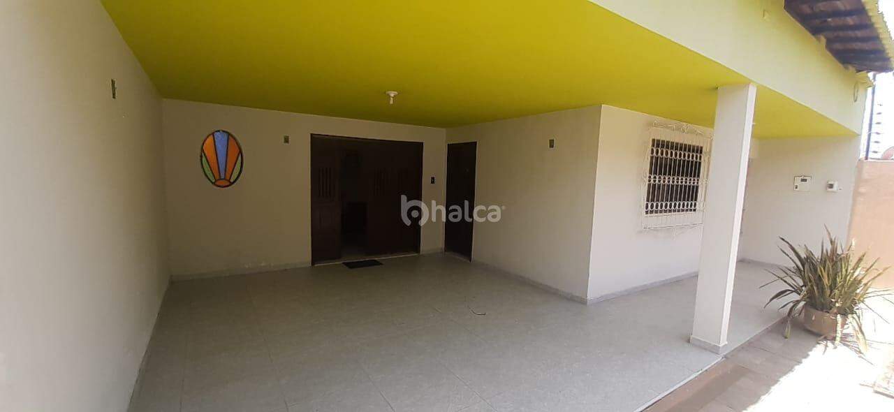 Casa à venda com 4 quartos, 190m² - Foto 2