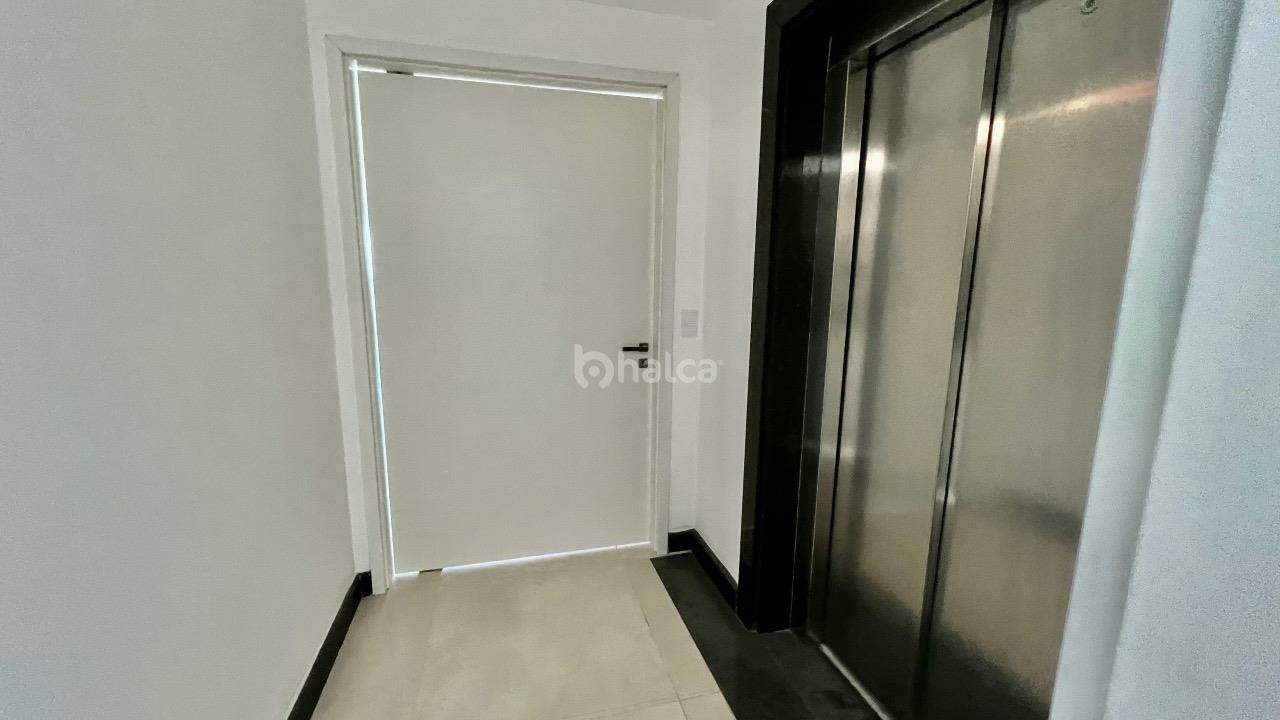 Apartamento à venda com 4 quartos, 180m² - Foto 2