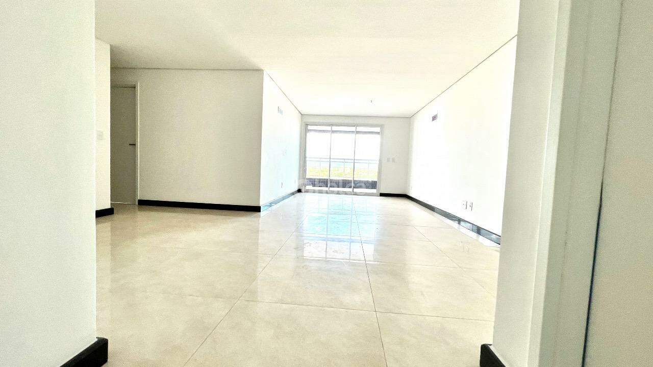 Apartamento à venda com 4 quartos, 180m² - Foto 3