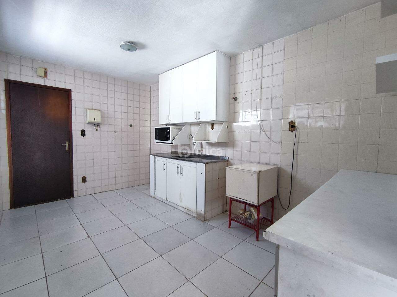 Prédio Inteiro para alugar com 3 quartos, 180m² - Foto 17