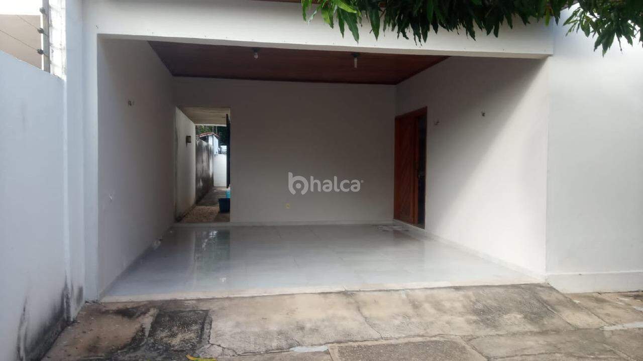 Casa à venda com 3 quartos, 224m² - Foto 2