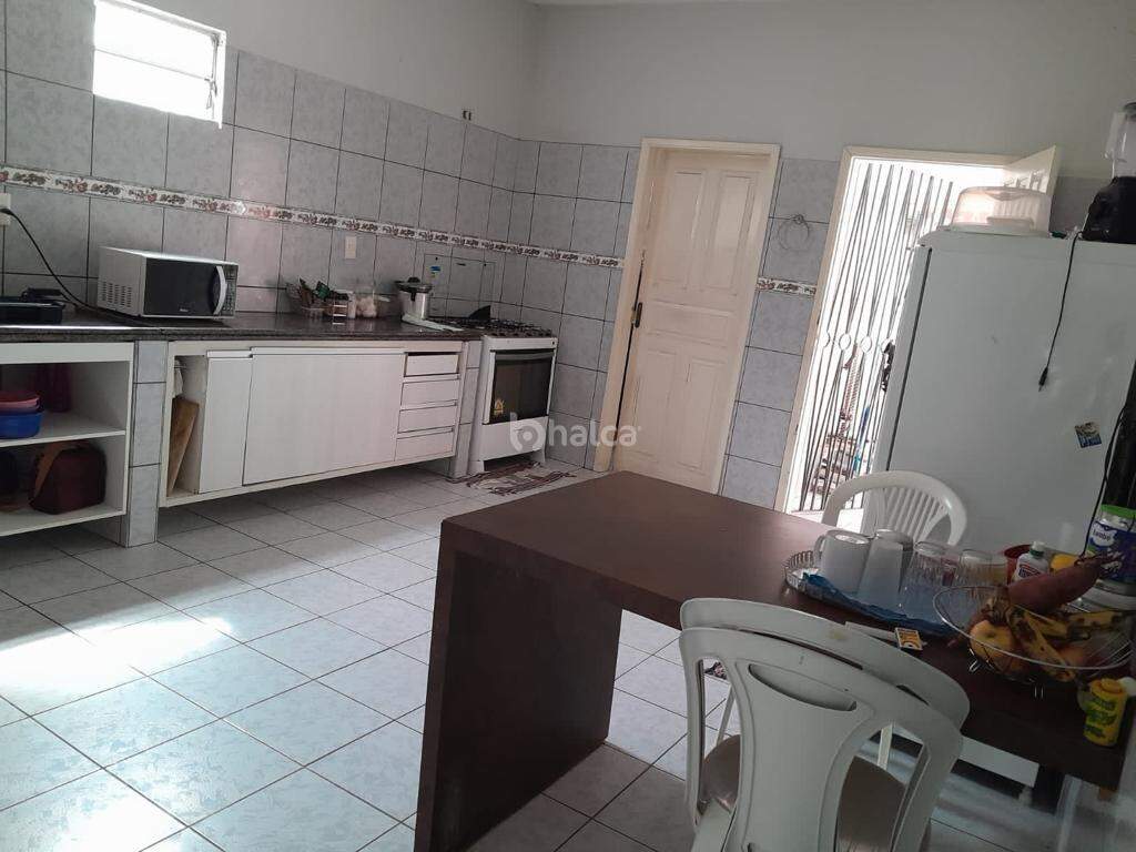 Casa à venda com 4 quartos, 160m² - Foto 2