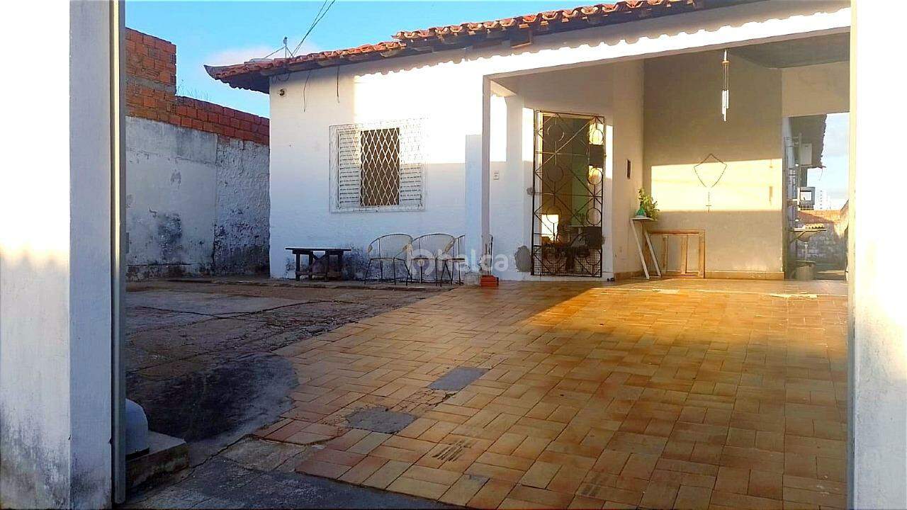 Casa à venda com 3 quartos, 300m² - Foto 2