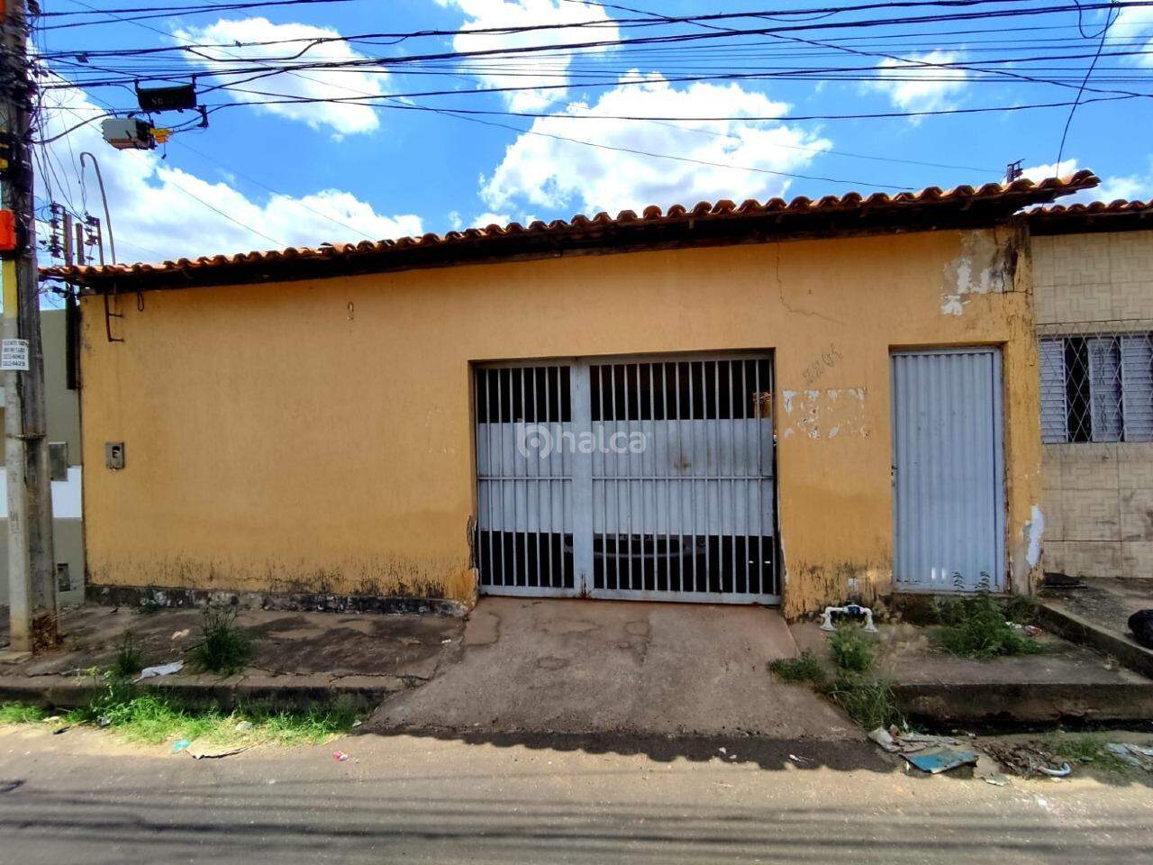 Casa à venda com 4 quartos, 231m² - Foto 1