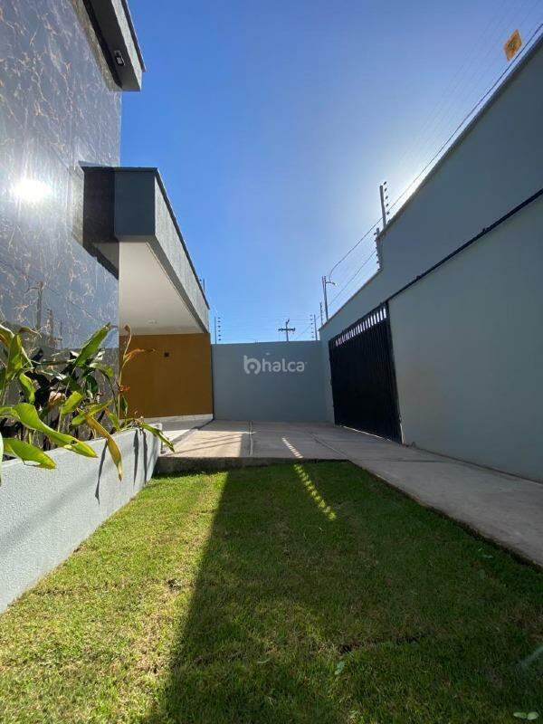 Casa à venda com 3 quartos, 198m² - Foto 2