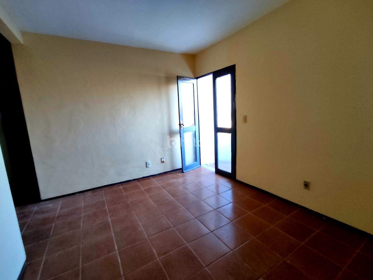 Apartamento à venda com 2 quartos, 70m² - Foto 9