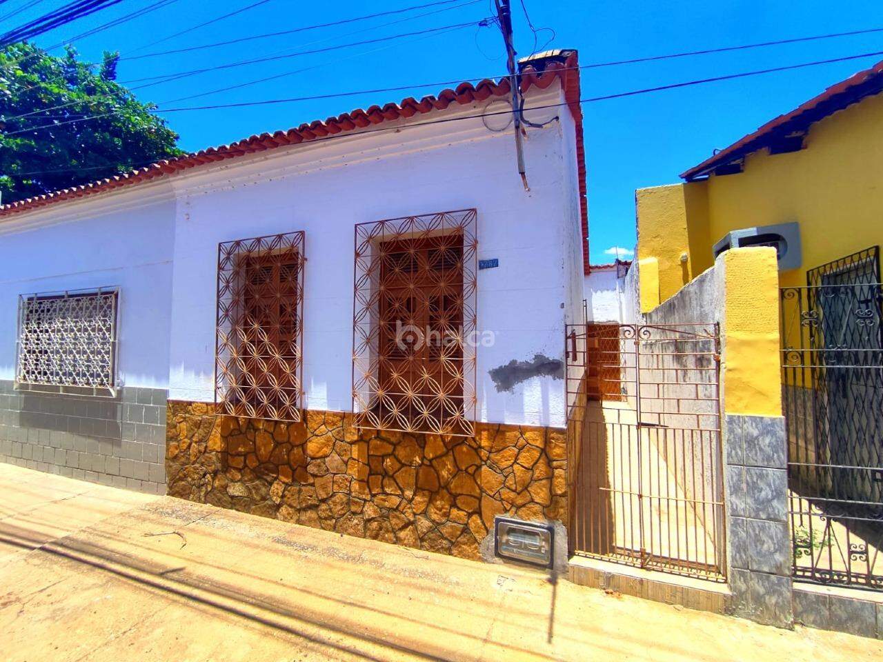 Casa à venda com 3 quartos, 107m² - Foto 1