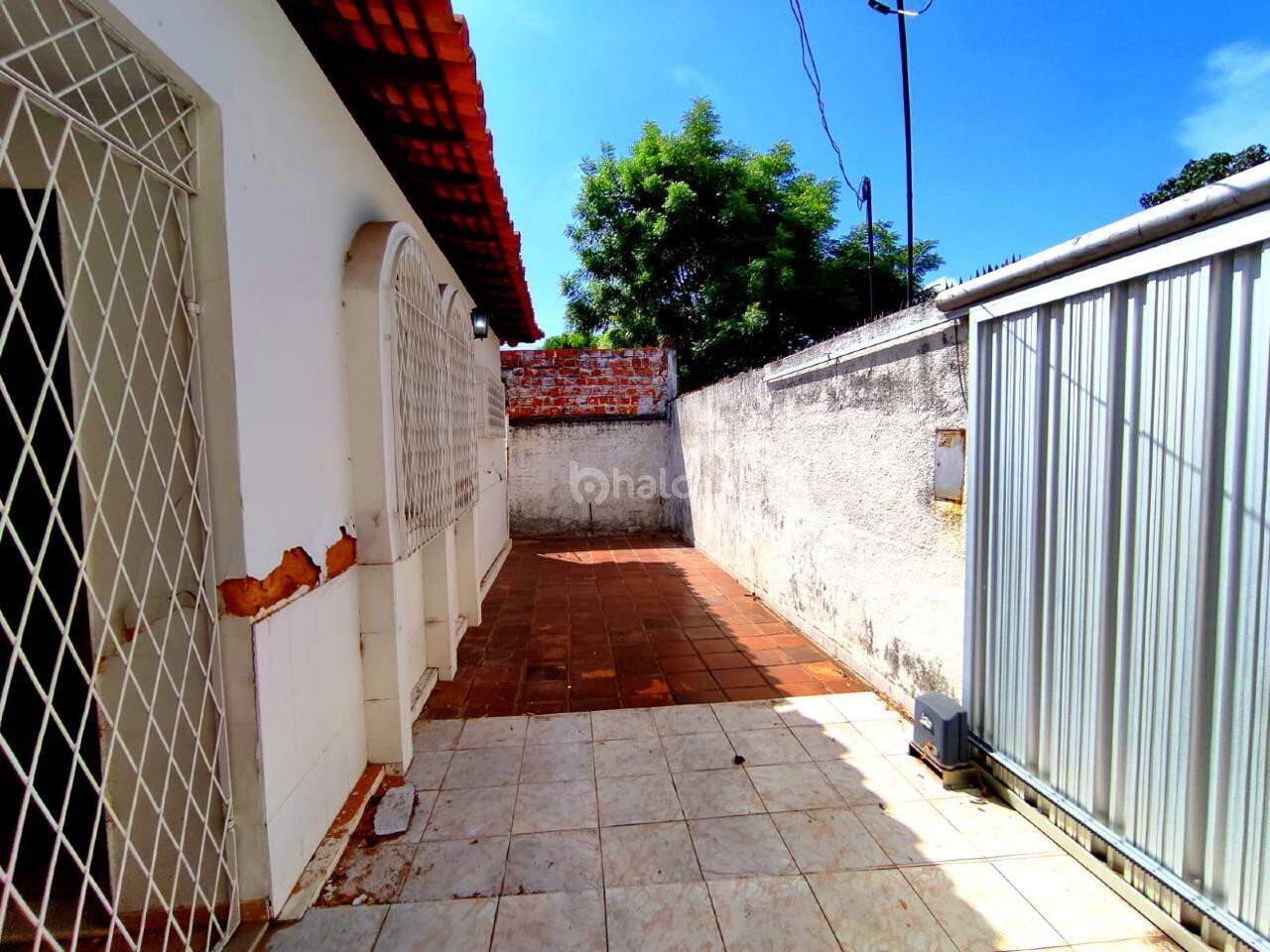 Casa à venda com 3 quartos, 100m² - Foto 4