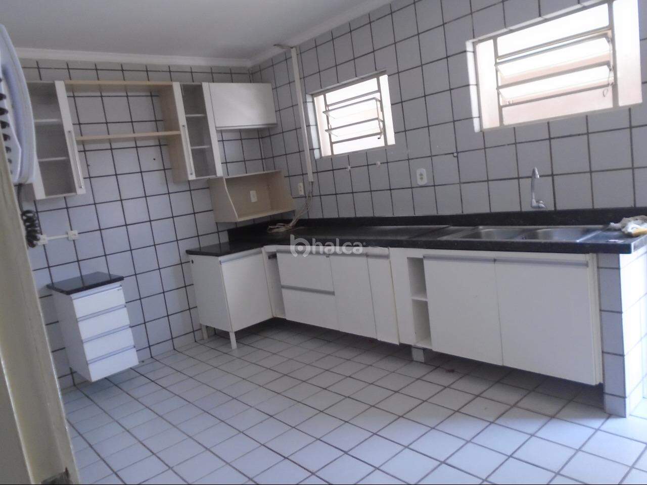 Casa à venda com 5 quartos, 225m² - Foto 18