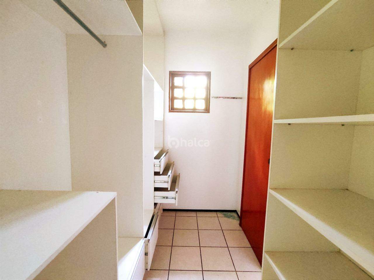 Casa de Condomínio à venda com 4 quartos, 237m² - Foto 10