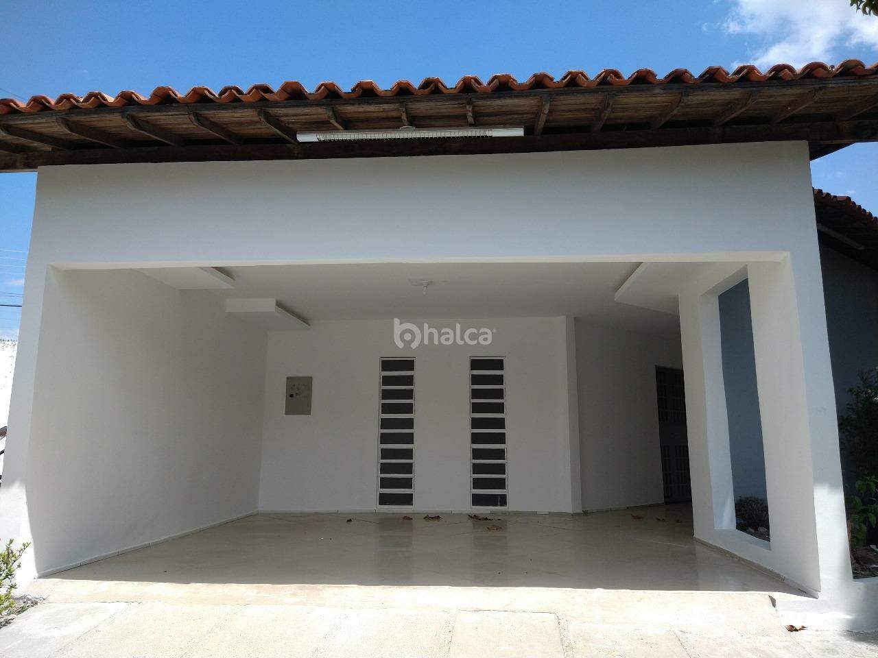 Casa à venda com 3 quartos, 199m² - Foto 1