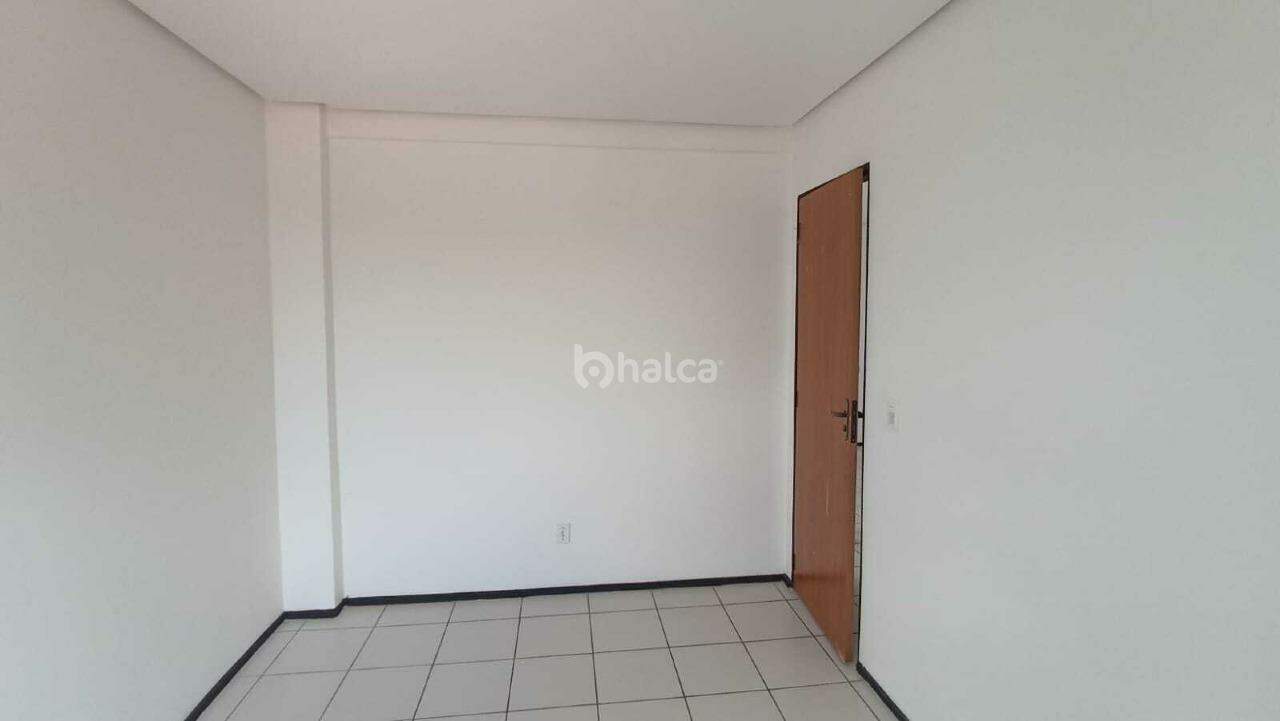 Apartamento para alugar com 3 quartos, 72m² - Foto 4