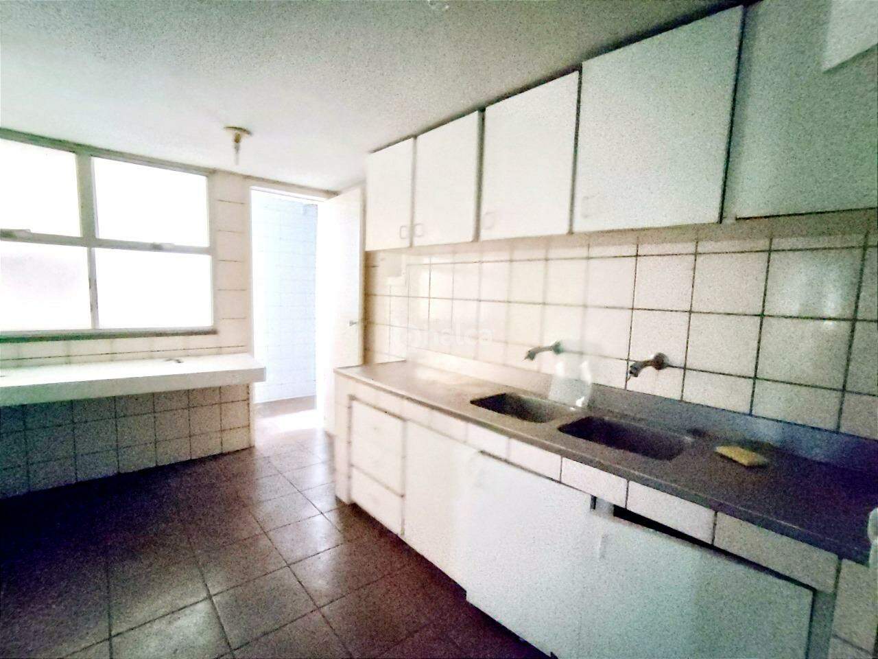 Apartamento à venda com 3 quartos, 139m² - Foto 18