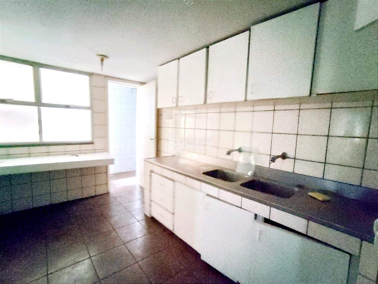 Apartamento para alugar com 3 quartos, 139m² - Foto 18