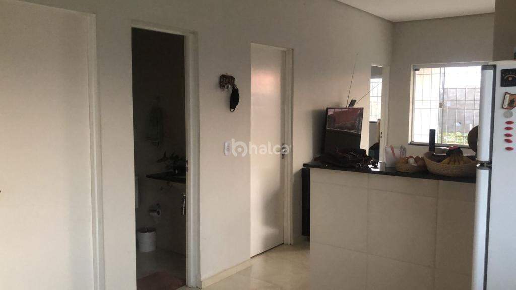 Casa à venda com 2 quartos, 106m² - Foto 2