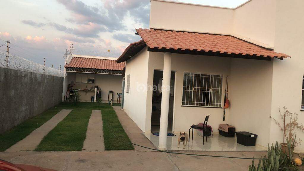 Casa à venda com 2 quartos, 106m² - Foto 1