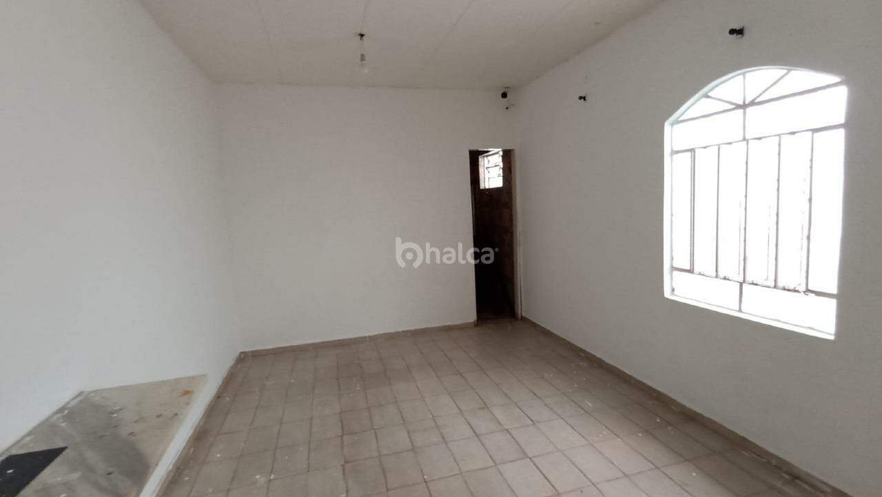 Casa à venda com 3 quartos, 183m² - Foto 4