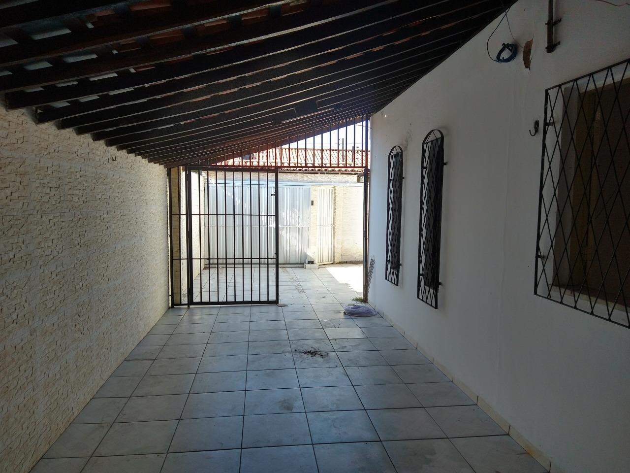 Casa à venda com 4 quartos, 222m² - Foto 2