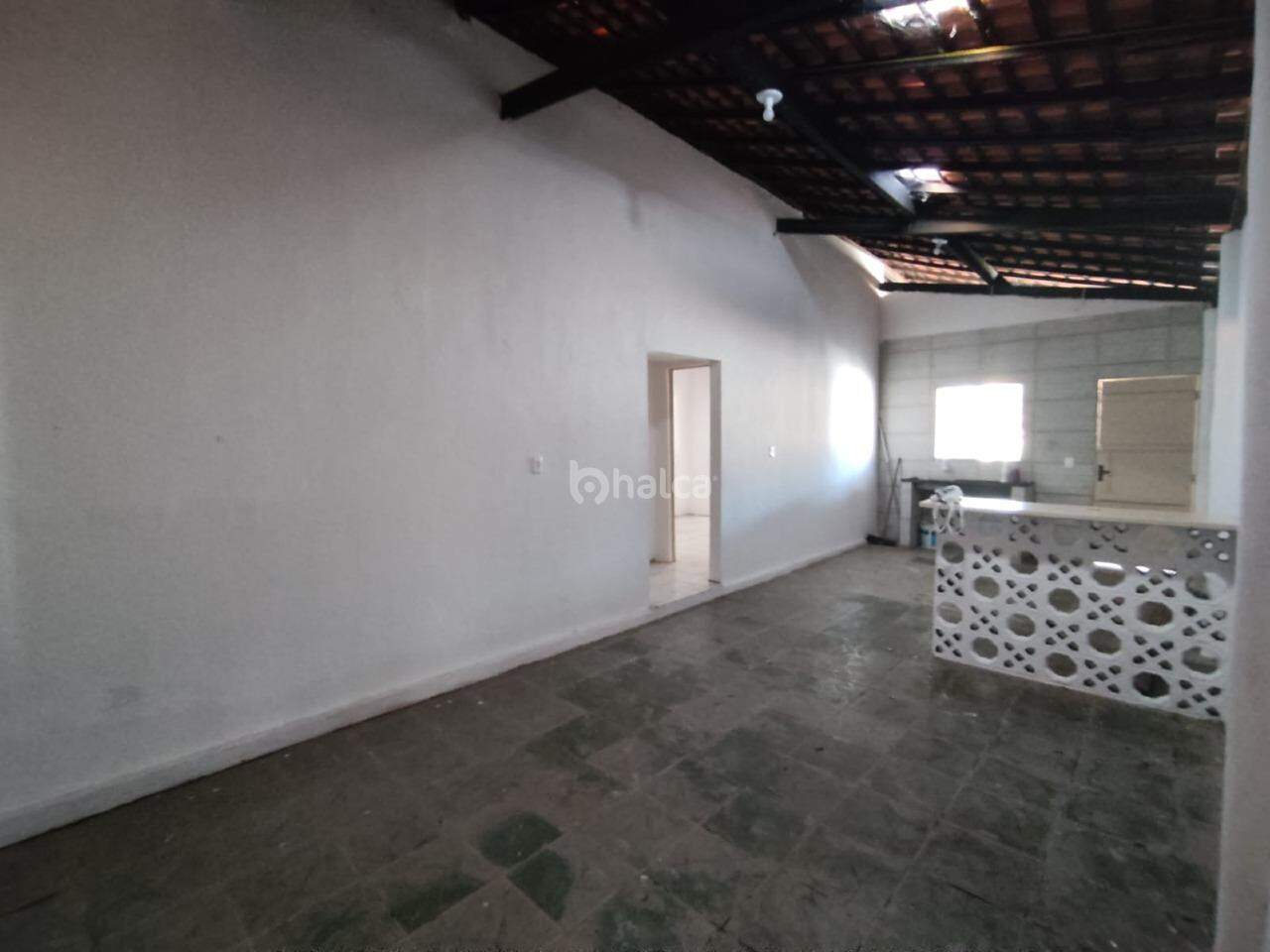 Casa à venda com 2 quartos, 360m² - Foto 2