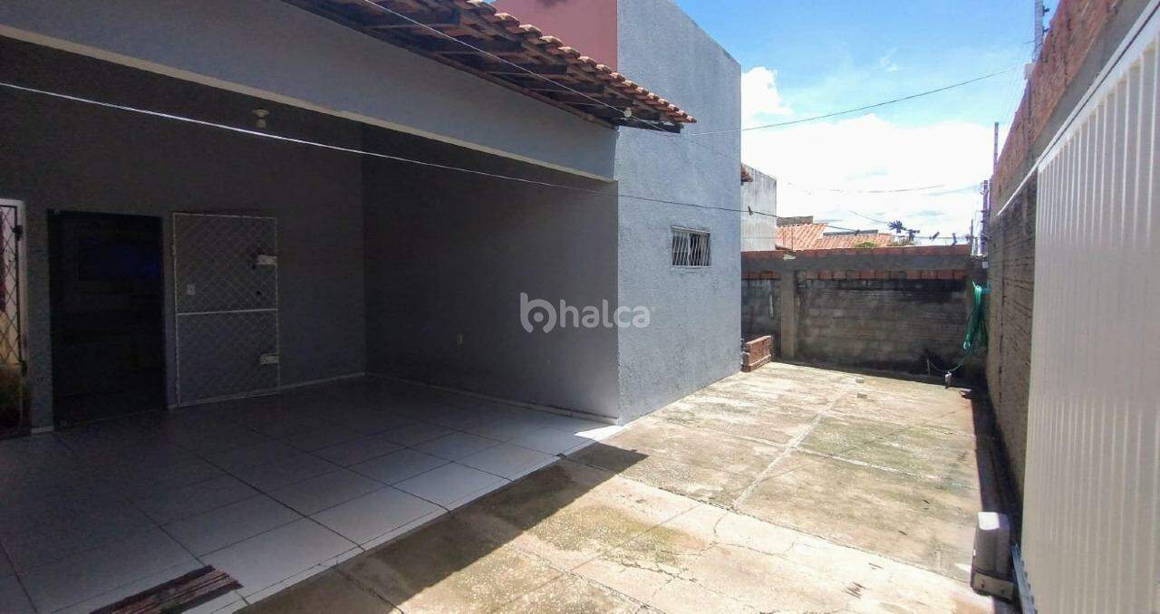 Casa à venda com 3 quartos, 120m² - Foto 1