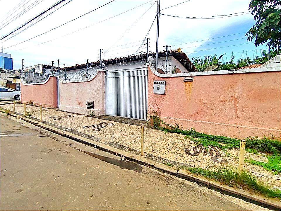 Casa à venda com 4 quartos, 200m² - Foto 2