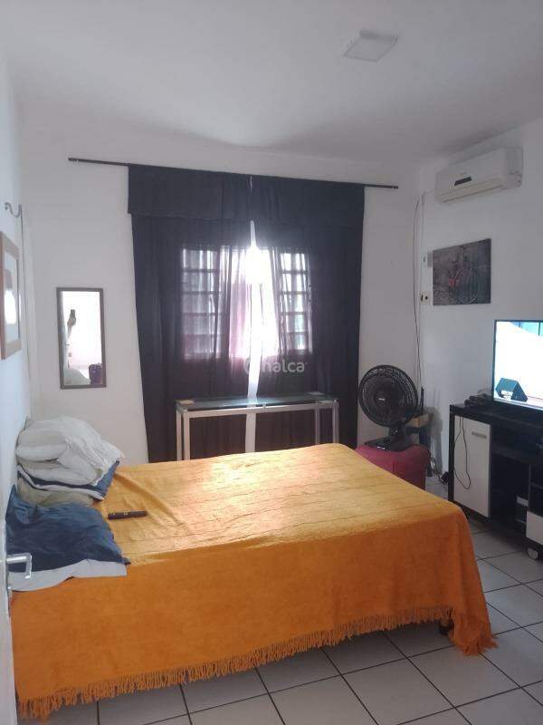 Casa à venda com 3 quartos, 80m² - Foto 4