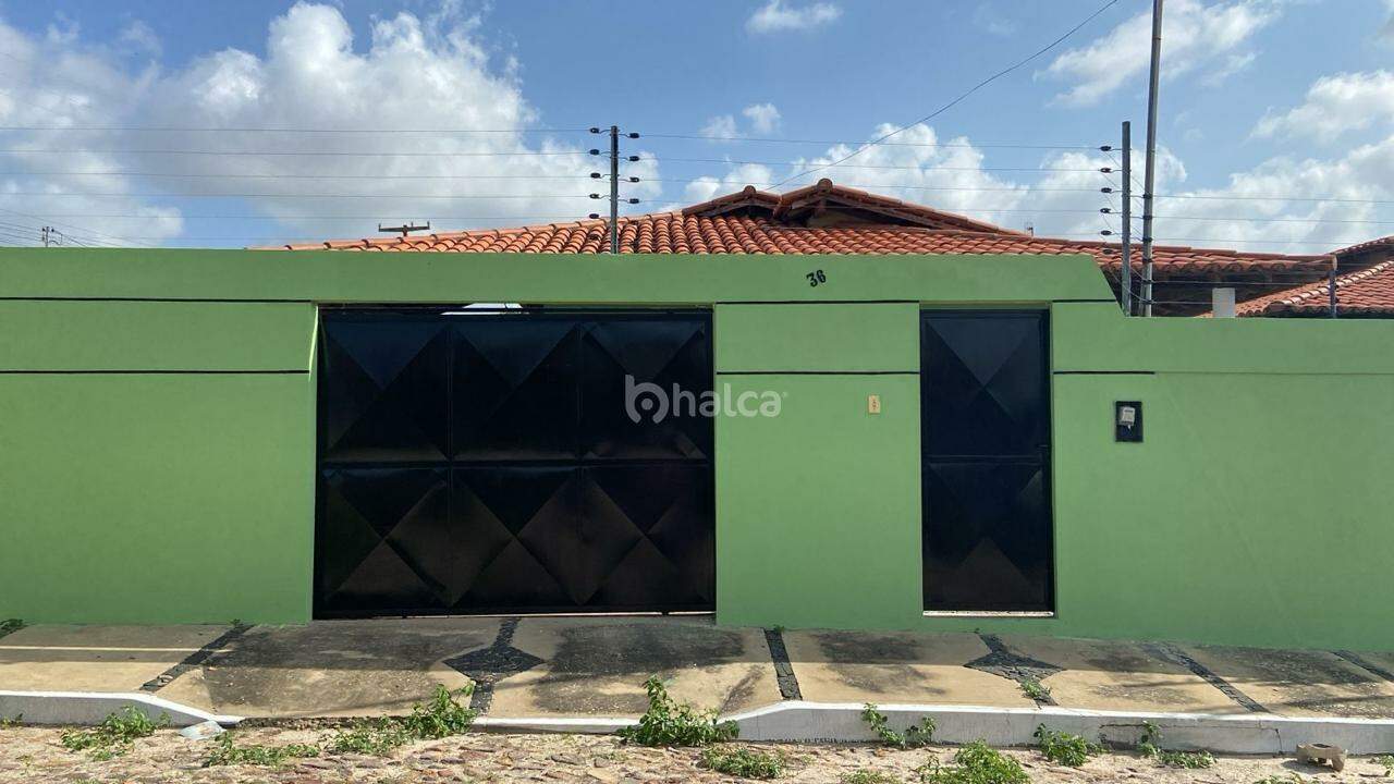 Casa à venda com 2 quartos, 117m² - Foto 1