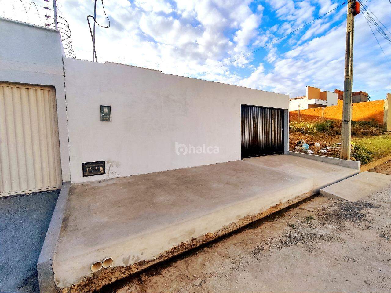 Casa à venda com 3 quartos, 70m² - Foto 2