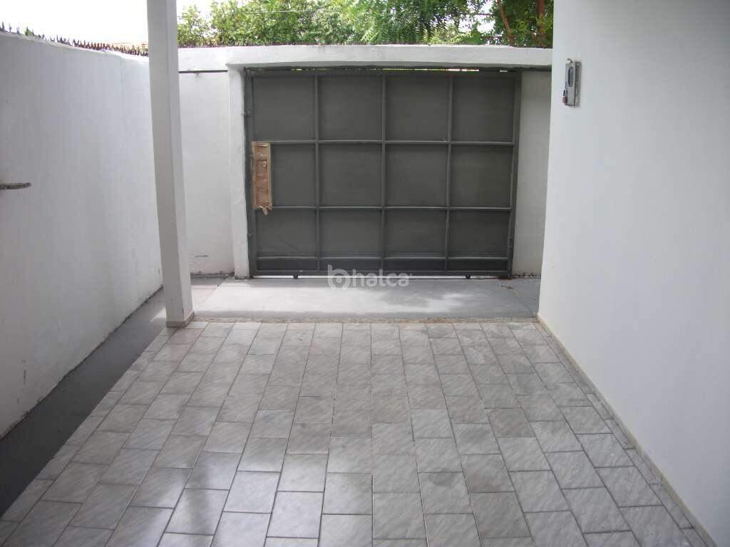 Casa à venda com 2 quartos, 80m² - Foto 2