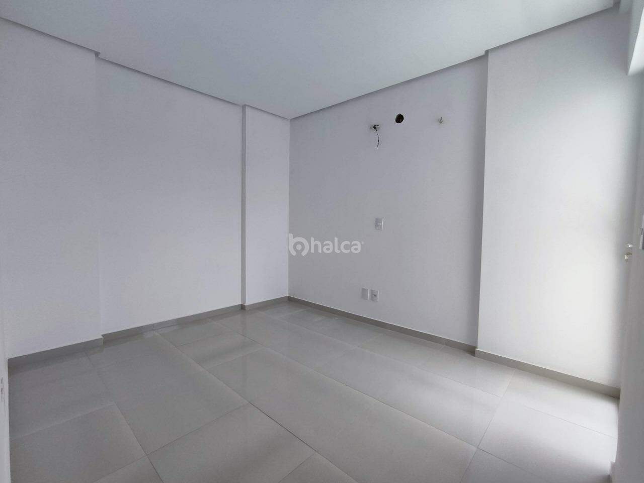 Apartamento à venda com 2 quartos, 68m² - Foto 7