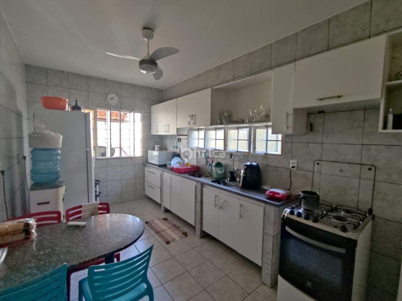 Casa para alugar com 4 quartos, 205m² - Foto 13