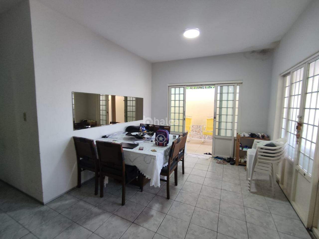 Casa para alugar com 4 quartos, 205m² - Foto 3