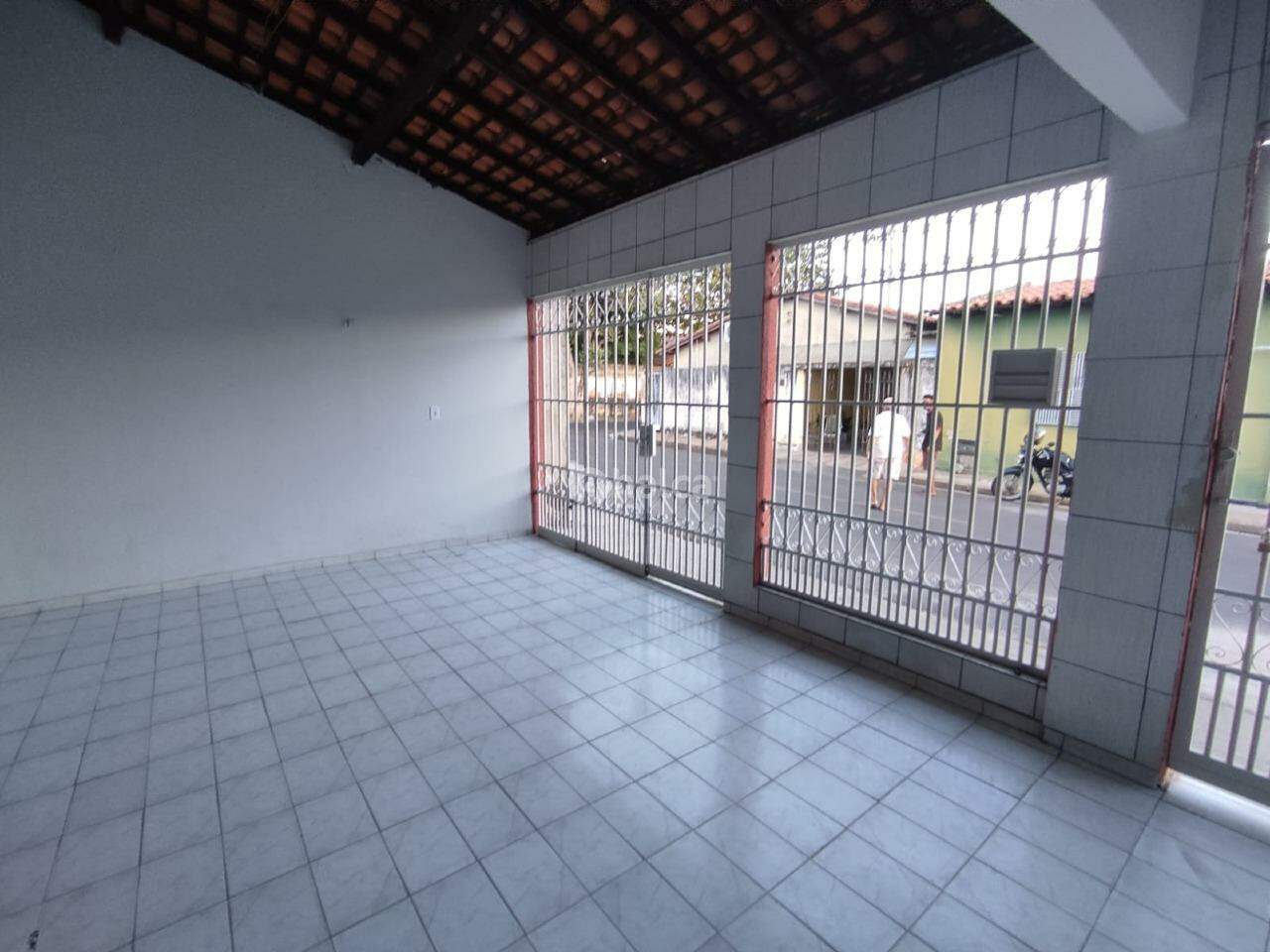 Casa para alugar com 4 quartos, 128m² - Foto 2