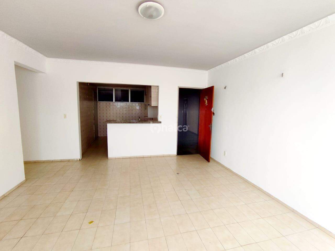 Apartamento à venda com 3 quartos, 69m² - Foto 2