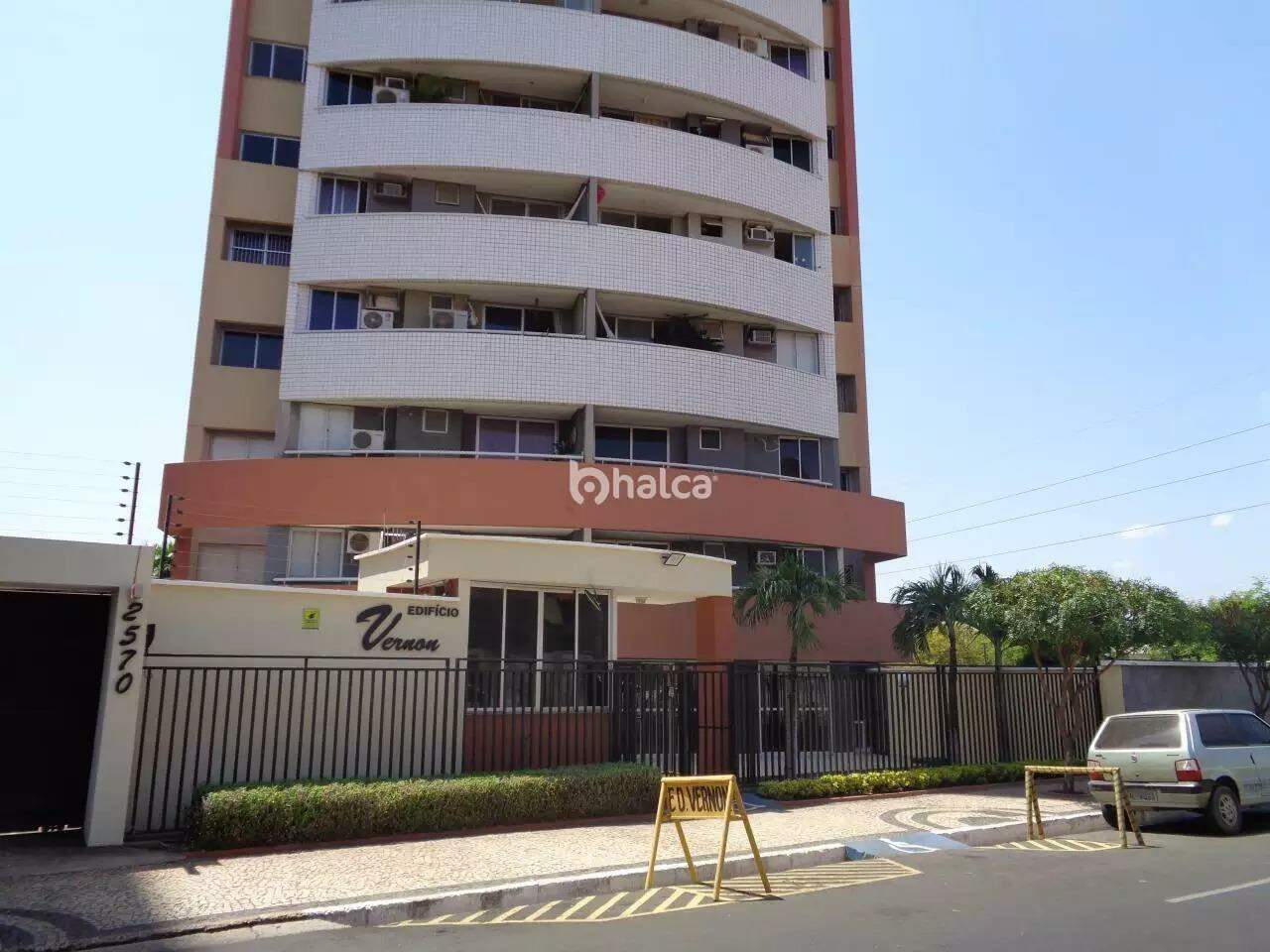 Apartamento à venda com 2 quartos, 70m² - Foto 1